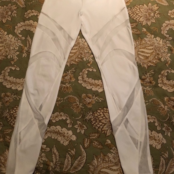 Lululemon white mesh hi-rise lux leggings sz 6 - Picture 2 of 6